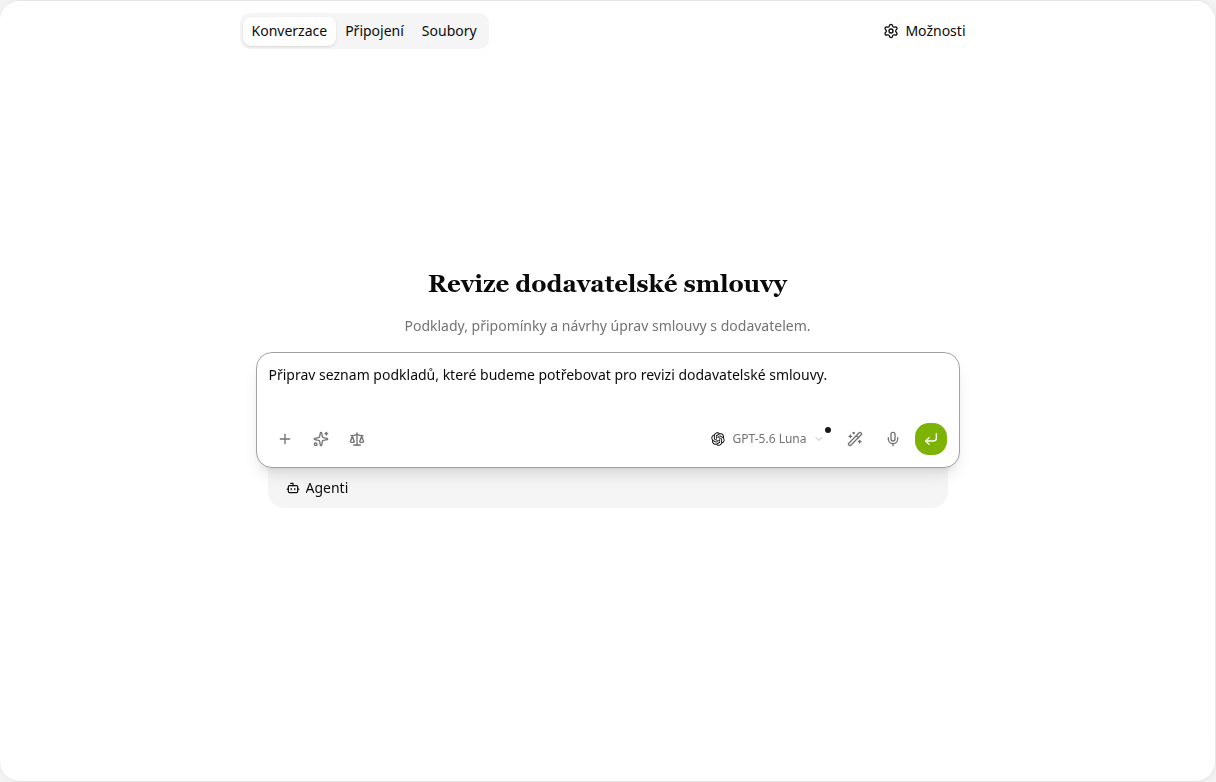 Projekt Revize dodavatelské smlouvy se záložkami Konverzace, Připojení a Soubory a rozepsaným zadáním pro agenta.